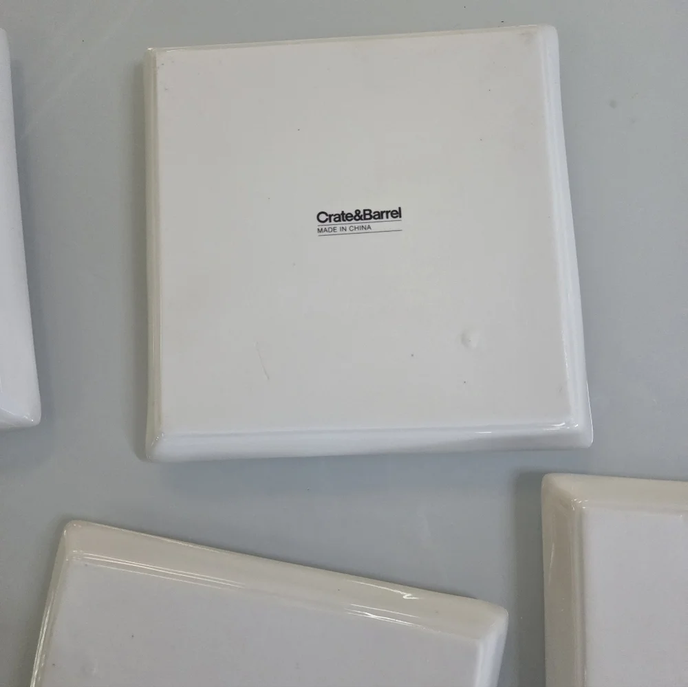 CRATE & BARREL Square Road Trip Plates 5.75